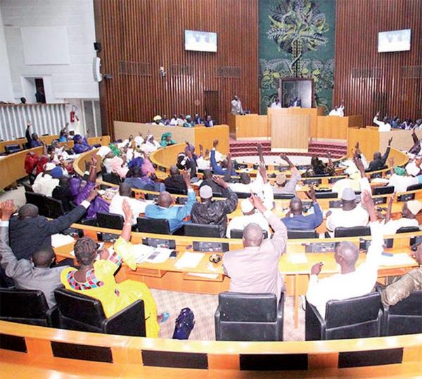 Débat houleux et ratification du comité Ad hoc: L'immunité parlementaire de Sonko levée la...