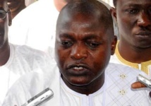 Après ses éloges à Macky Sall : Oumar Guèye sur le point d’être exclu du Rewmi 