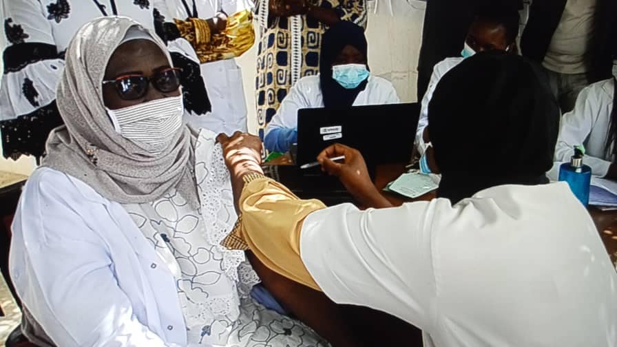 Lancement régional de la vaccination contre la Covid-19 à Nabil Choucair par le Gouverneur de Dakar (Photos) Lancement régional de la vaccination contre la Covid-19 à Nabil Choucair par le Gouverneur de Dakar (Photos)