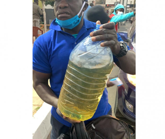 Affaire Sonko : Plusieurs étudiants de l'UCAD arrêtés avec des armes et de l'essence (Photos) Affaire Sonko : Plusieurs étudiants de l'UCAD arrêtés avec des armes et de l'essence (Photos)