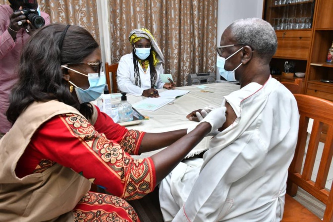 Vaccin contre la Covid-19: Le Cardinal Théodore Adrien Sarr a pris sa dose ce vendredi (Photos)