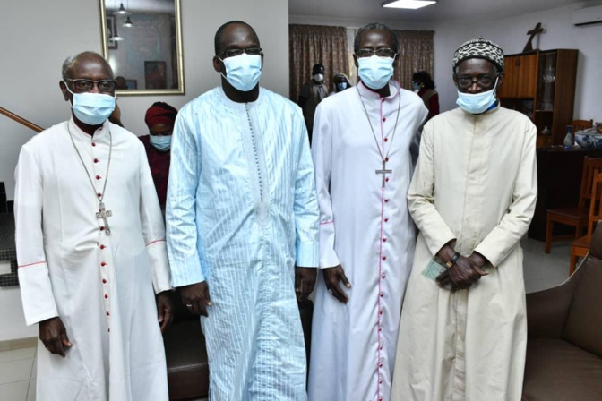 Vaccin contre la Covid-19 - Le Cardinal Théodore Adrien Sarr a pris sa dose ce vendredi (photos) Vaccin contre la Covid-19 - Le Cardinal Théodore Adrien Sarr a pris sa dose ce vendredi (photos)