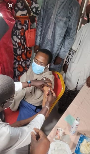 Campagne de vaccination à Thiès : Abdoul Mbow, le1ier vice-président de l'assemblée, montre la voie Campagne de vaccination à Thiès : Abdoul Mbow, le1ier vice-président de l'assemblée, montre la voie