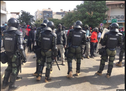 Bloqué dans la circulation: Ousmane Sonko refuse l’itinéraire imposé par la gendarmerie