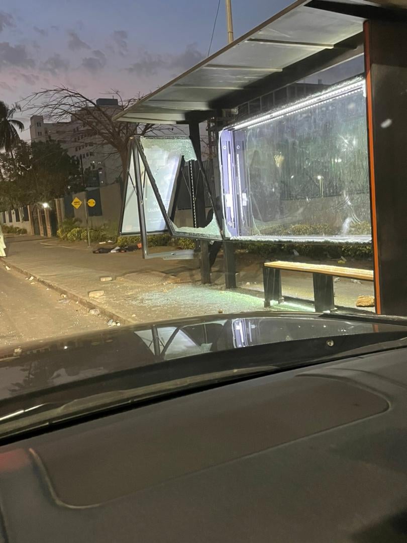 Réaction de Vdn Tech aprés le saccage des abribus: " Il est nécessaire de rappeler que ces abribus appartiennent à tous les Sénégalais mais pas à l'État, les..." Réaction de Vdn Tech aprés le saccage des abribus: " Il est nécessaire de rappeler que ces abribus appartiennent à tous les Sénégalais mais pas à l'État, les..."