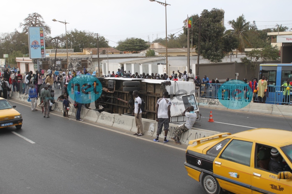 Les images exclusives de l'accident survenu sur l'avenue Cheikh Anta Diop de Dakar