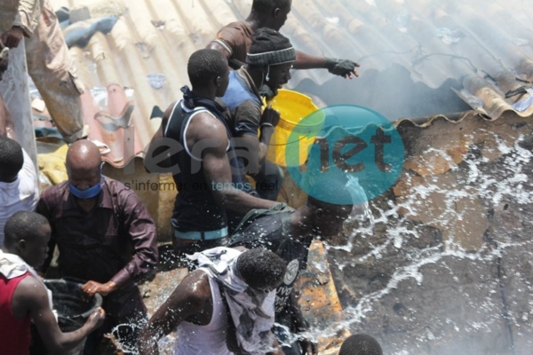 [Photos] Incendie à Grand Dakar : 11 cantines réduites en cendre