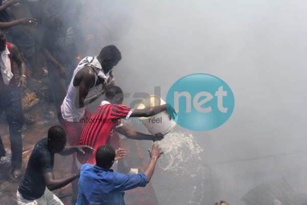 [Photos] Incendie à Grand Dakar : 11 cantines réduites en cendre