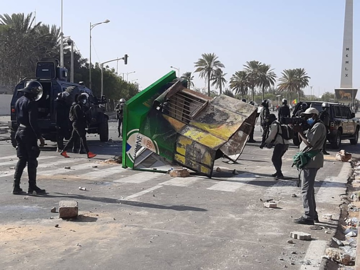 Photos / Affrontements à la Place de l’Obélisque: Les premiers dégâts matériels enregistrés