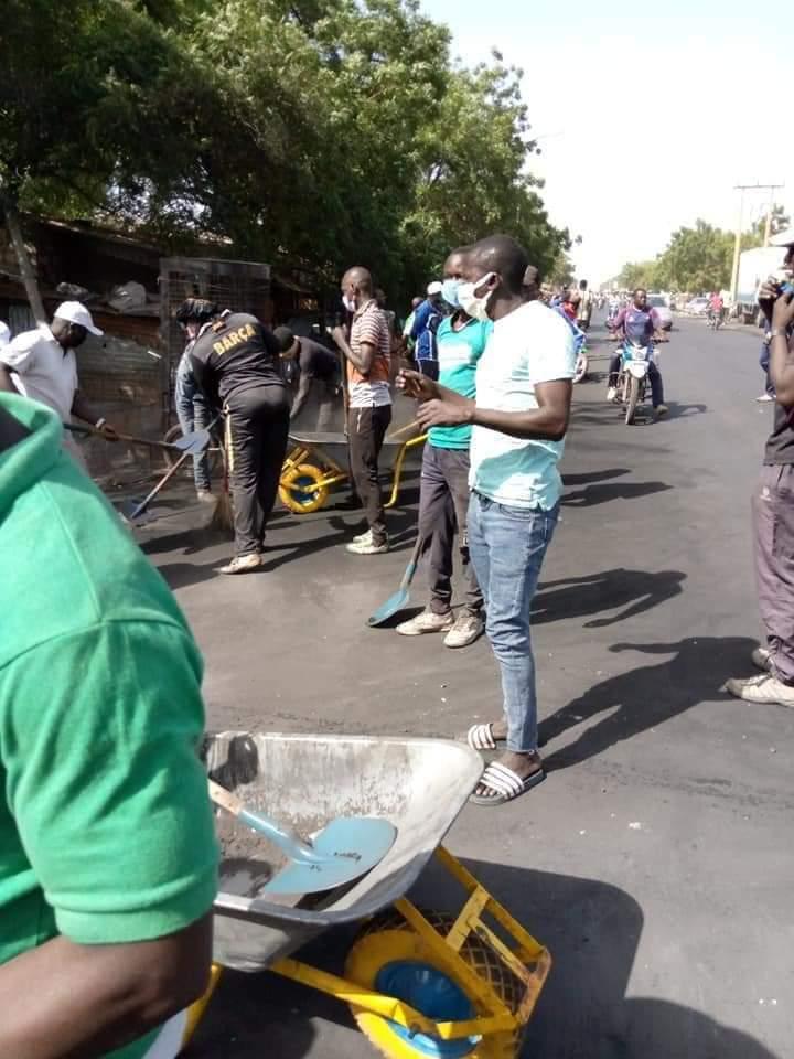 Photos / Bignona: Les jeunes nettoient la ville après les manifestations