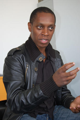 Claudy Siar, producteur et animateur à Rfi : "J'ai vu chez Faada Freddy l'envie d’être seul"