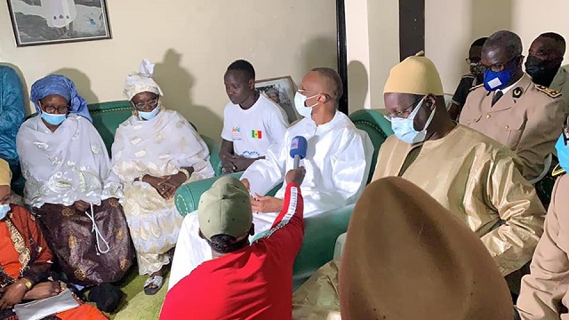 Condoléances aux familles des victimes des manifestations : Le ministre Abdoulaye Saydou Sow était à Keur Massar Condoléances aux familles des victimes des manifestations : Le ministre Abdoulaye Saydou Sow était à Keur Massar