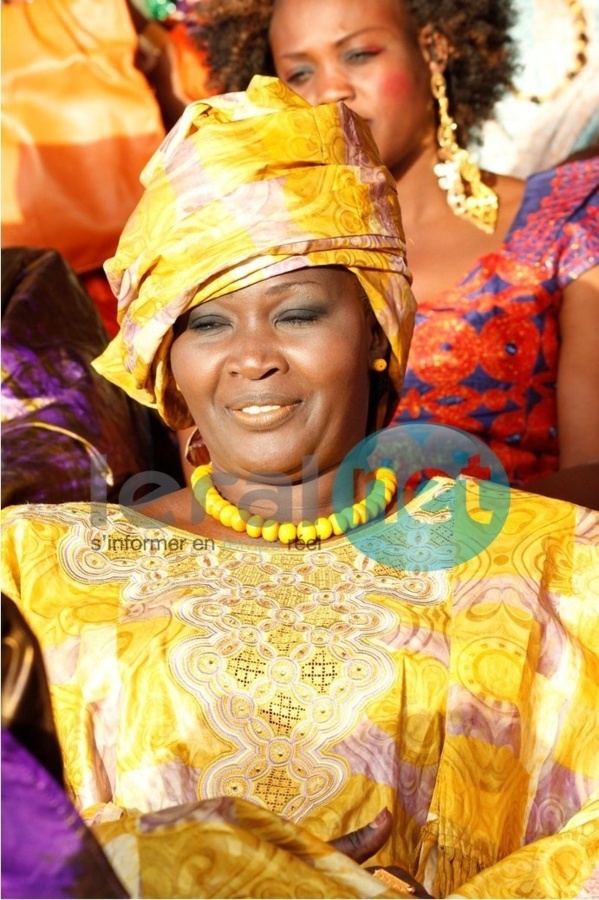 [Photos] Aïda Mbodj honorée par Assane Ndiaye