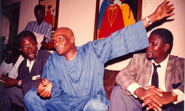 Souvenir : Me Wade entouré du journaliste Mour Diop et Me Ousmane Ngom