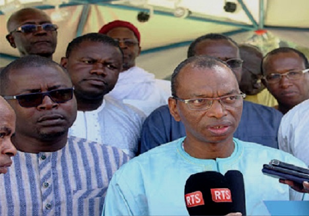 Manifestant tué par balle à Diaobé: La famille du défunt Sadio Camara reçoit 5 millions FCfa du ministre de l’Agriculture