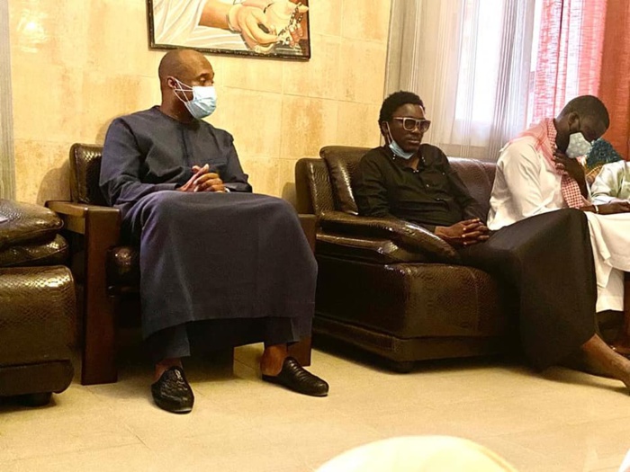 Barthélémy Dias chez feu Thione Seck pour présenter ses condoléances Barthélémy Dias chez feu Thione Seck pour présenter ses condoléances