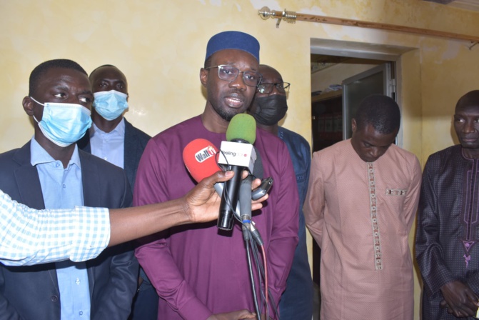 Vidéo : Ousmane Sonko rend visite au groupe Walfadjri et dénonce la coupure du signal…