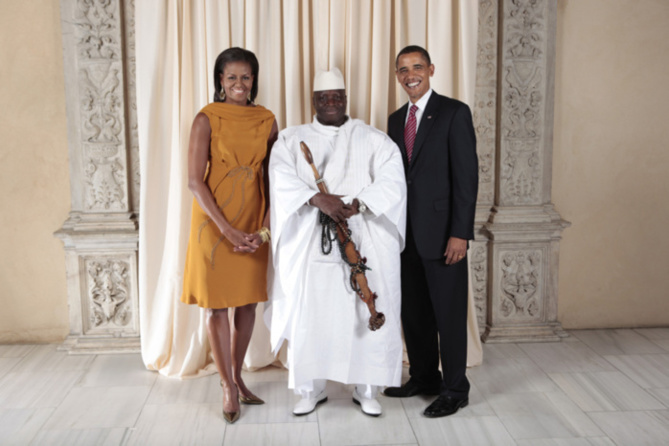 Le président gambien Yayah Jammeh entouré du couple Obama