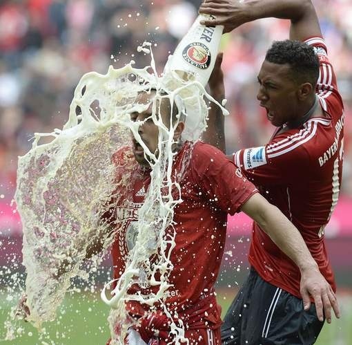 Ribéry furieux contre Boateng qui l’a arrosé de bière : « Il sait que je suis musulman »