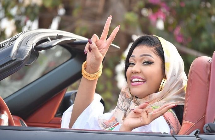 L'animatrice Yaye Awa toute joyeuse avec son ami Oustaz Modou Fall (Photos)