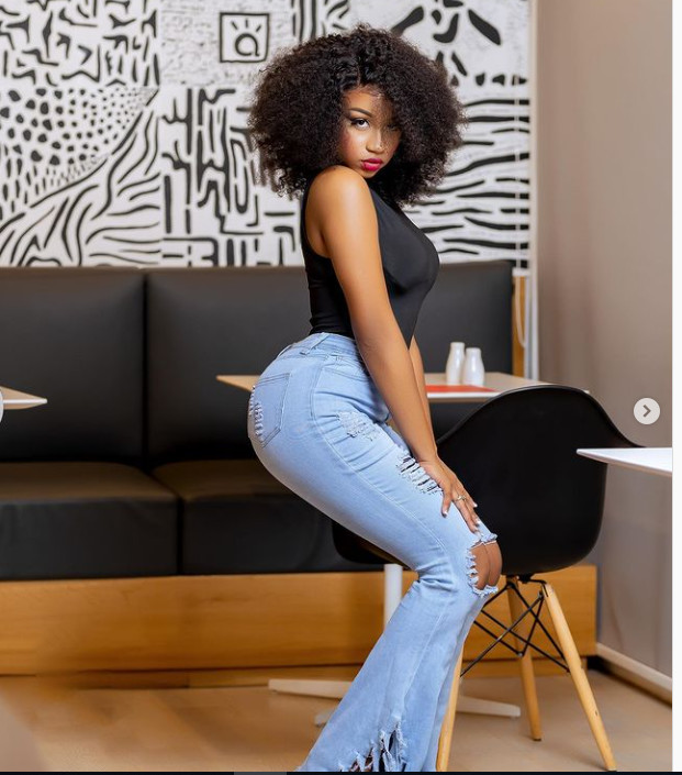 Astar et sa petite sœur Maty dévoilent leurs formes généreuses en shooting
