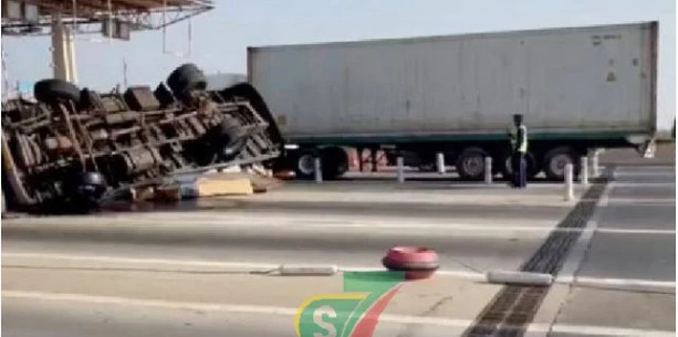 Sortie Autoroute à péage, près de l’AIBD: Un accident spectaculaire s’est produit