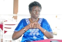 Traque des biens mal acquis: Aminta Touré remet au ministre du Budget les 3 milliards FCFA recouvrés