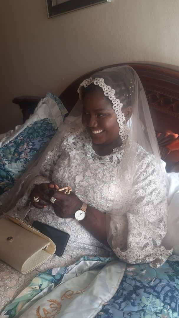 Carnet blanc : Oumy Rejina Sambou de la série Maîtresse d’un homme marié s’est mariée ! Carnet blanc : Oumy Rejina Sambou de la série Maîtresse d’un homme marié s’est mariée !