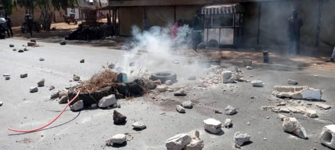 Bambilor / Un accident fait deux morts: Les populations bloquent la circulation et exigent des ralentisseurs Bambilor / Un accident fait deux morts: Les populations bloquent la circulation et exigent des ralentisseurs