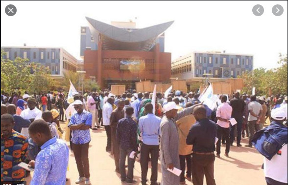Violences à l'Université: Macky Sall hausse le ton et promet des changements Violences à l'Université: Macky Sall hausse le ton et promet des changements