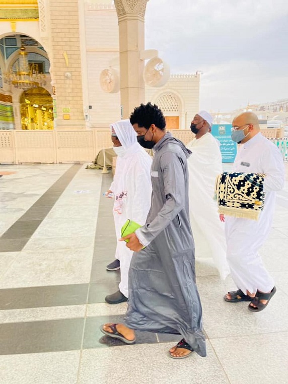 Oumrah 2021 : Cheikh Mouhamadou Mahy Aliou Cissé a prié hier à Médine Oumrah 2021 : Cheikh Mouhamadou Mahy Aliou Cissé a prié hier à Médine