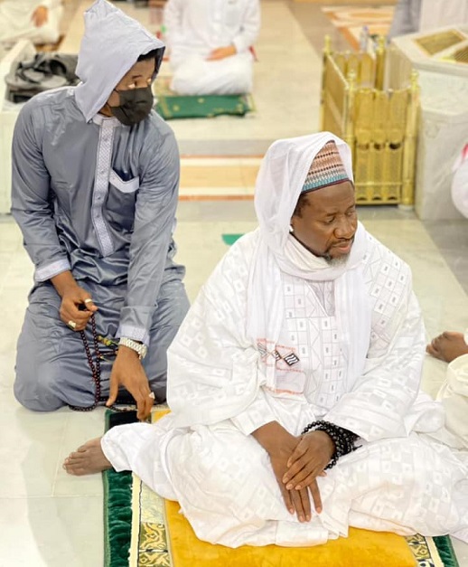 Oumrah 2021 : Cheikh Mouhamadou Mahy Aliou Cissé a prié hier à Médine Oumrah 2021 : Cheikh Mouhamadou Mahy Aliou Cissé a prié hier à Médine