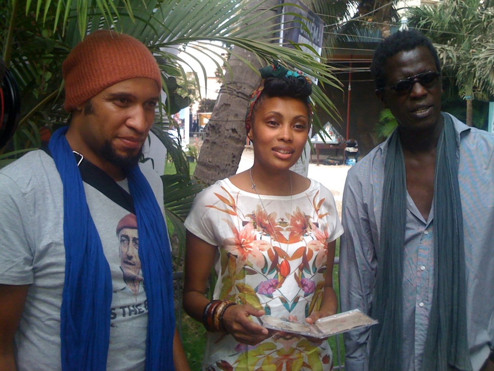 Les chanteurs Wasis Diop et Imany en compagnie de leur Producteur Malick Ndiaye du label Think Zik