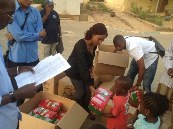 Remise de dons : Une action de solidarité initiée par Claire Cisse auprès d'enfants en situation difficile