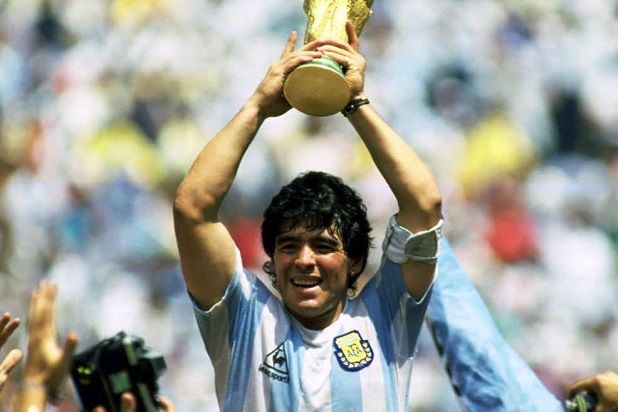 Triste fin pour une légende :  « abandonné à son sort », Maradona a agonisé,  selon un rapport d’experts
