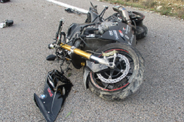 Drame à Ouakam: un conducteur d’un scooter heurté par un taxi, puis écrasé par un minicar