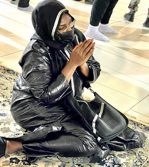 Oumrah à la Mecque : les ardentes prières du couple présidentiel sénégalais