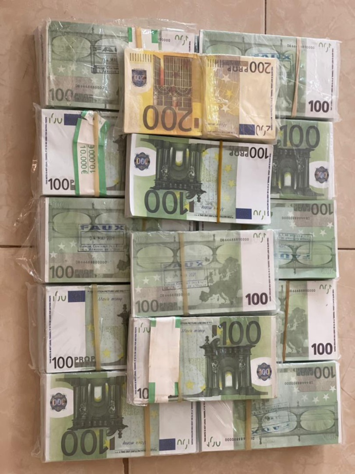 Saisies de drogue, de devises et de médicaments: 1 650 kg de chanvre indien et 245 400 faux euros saisis à Kaolack Saisies de drogue, de devises et de médicaments: 1 650 kg de chanvre indien et 245 400 faux euros saisis à Kaolack