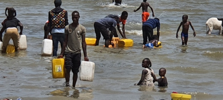 (PHOTOS)/Soif à Ndar: La grosse ruée vers le fleuve