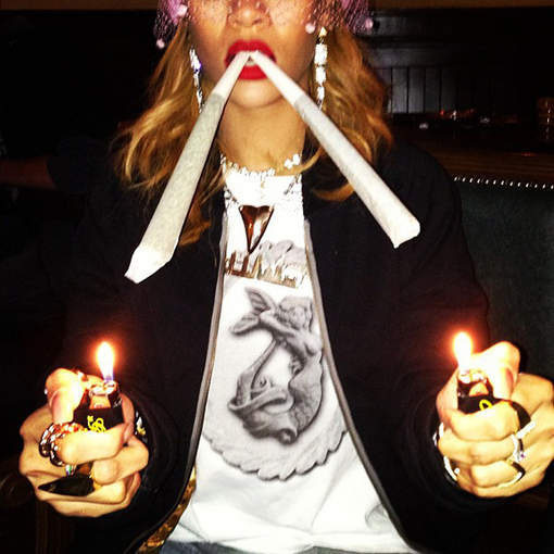 Joints géants aux lèvres, Rihanna milite pour la légalisation du cannabis