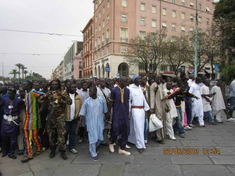 Journée Cheikh Ahmadou Bamba à Cagliari: Marche dans les artères de la ville