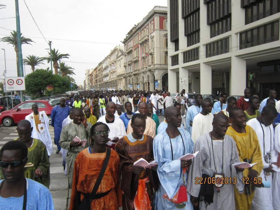 Journée Cheikh Ahmadou Bamba à Cagliari: Marche dans les artères de la ville