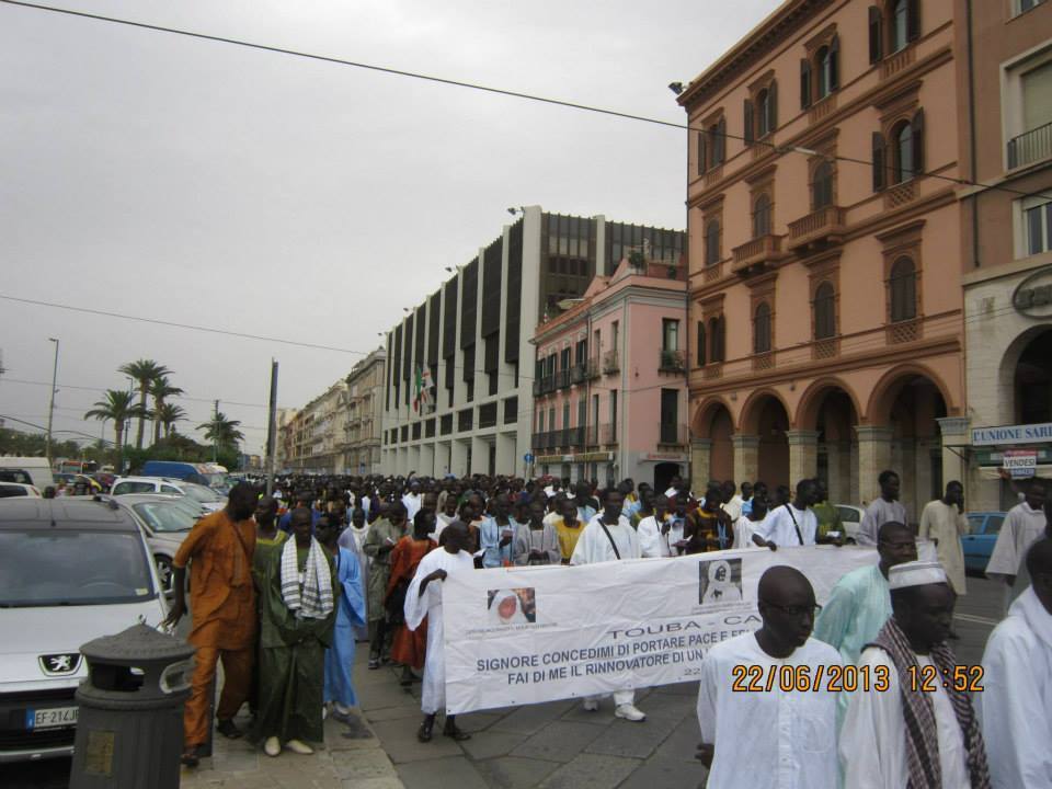 Journée Cheikh Ahmadou Bamba à Cagliari: Marche dans les artères de la ville