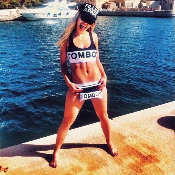 PHOTOS Rita Ora parade en bikini dans les rues de Malte !