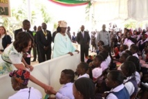 Michelle Obama présente Mandela en modèle à des collégiennes de Martin Luther King