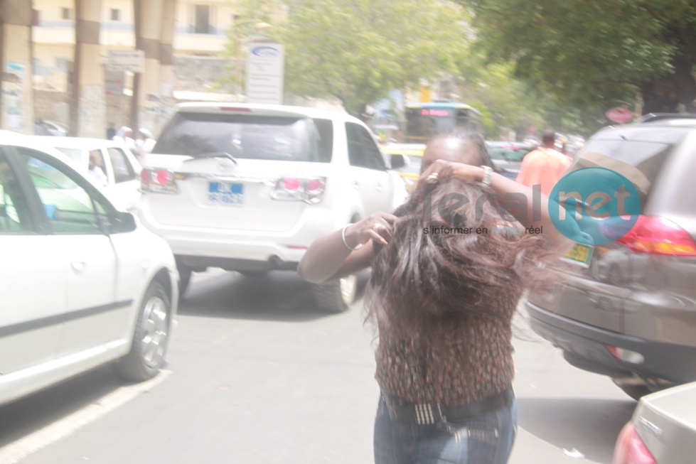 [Photos] Malmenée par les policiers, Fatou Thiam perd sa perruque
