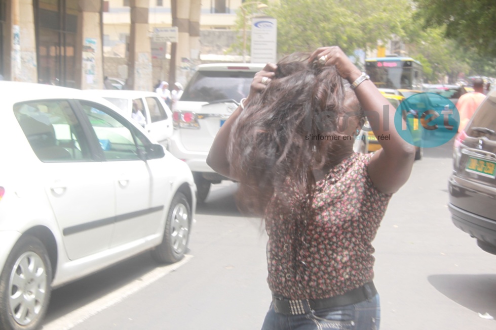 [Photos] Malmenée par les policiers, Fatou Thiam perd sa perruque