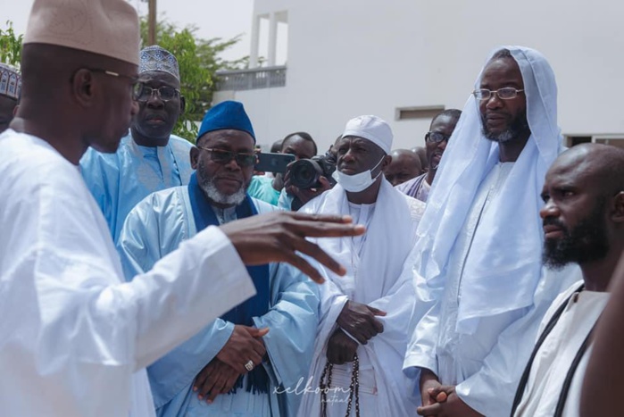 Carnet rose: Le Dg de Dakar Dem Dikk, Omar Bounkhatab Sylla donne le nom de son fils au Prophète Mohamed (Psl) Carnet rose: Le Dg de Dakar Dem Dikk, Omar Bounkhatab Sylla donne le nom de son fils au Prophète Mohamed (Psl)