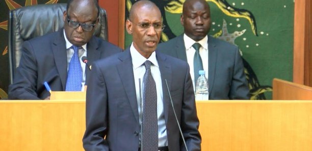 Abdoulaye Daouda Diallo: "L'avion présidentiel a coûté 57.447.235.356 FCfa. L'acquisition a été budgétisée dans les LFI de  2019, 2020 et 2021 "