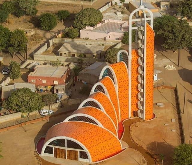 L'Église Epiphanie du Seigneur de Nianing: Une des plus belles d'Afrique